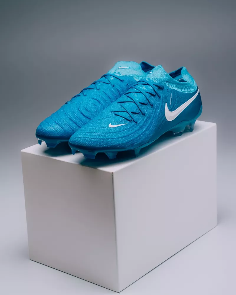 Nike midfielder boots hotsell