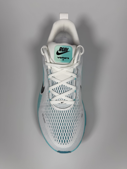 Nike Vomero 18 top view