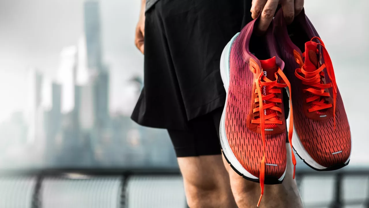Laufschuhe richtig schnüren: Darauf kommt es an