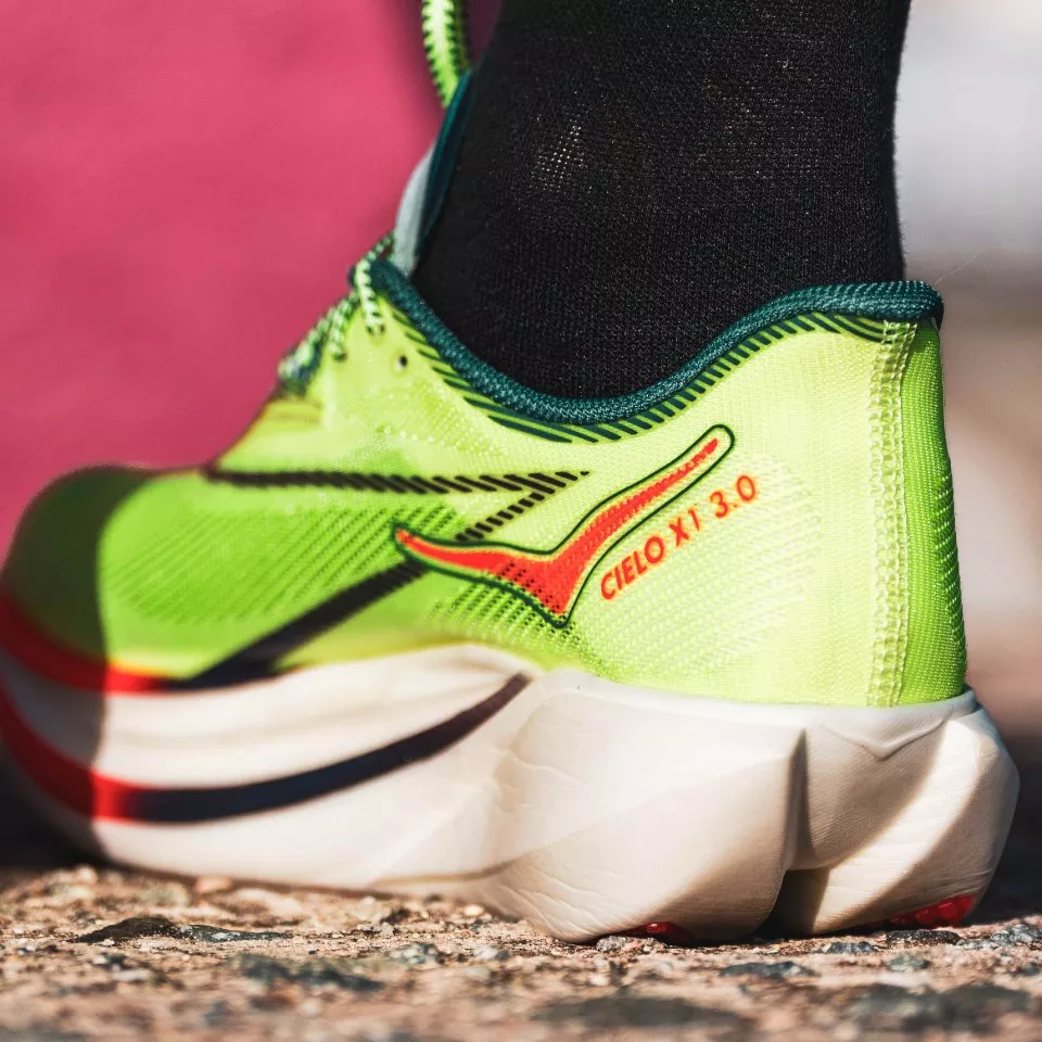 Running shoes Hoka Cielo X1 3.0