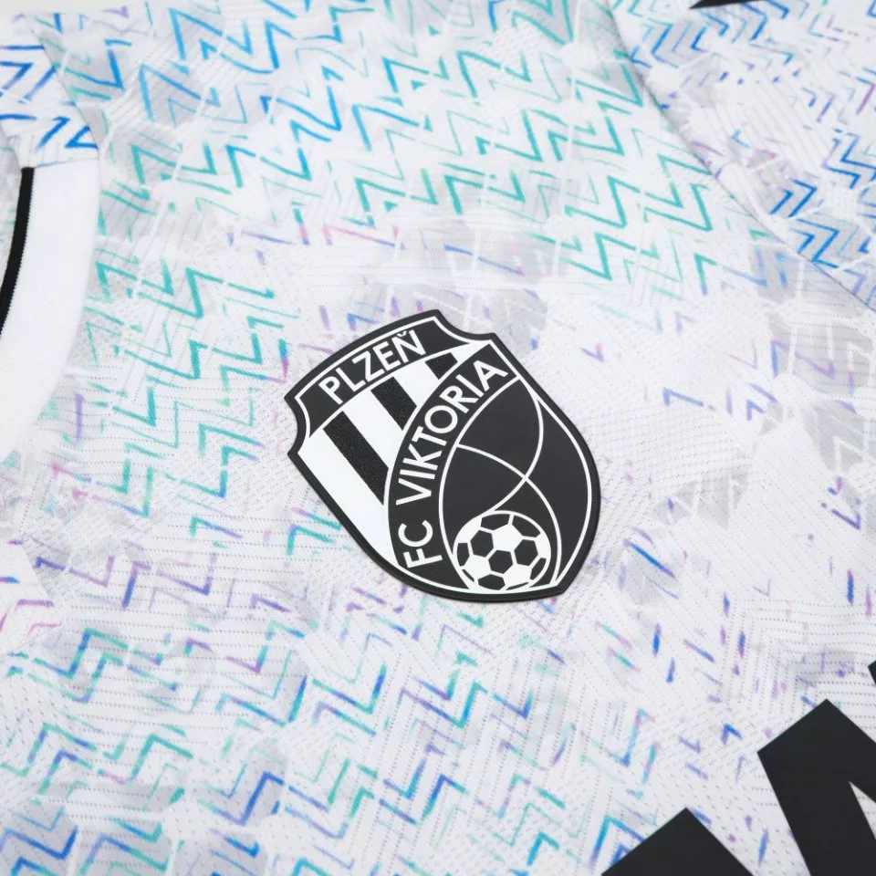 Риза Macron Viktoria Pilsen Away Jersey 2025/26