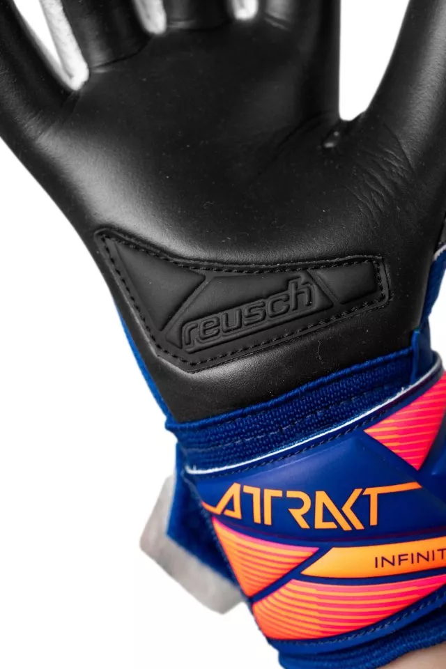 Вратарски ръкавици Reusch Attrakt Infinity Evolution NC Goalkeeper Gloves Junior