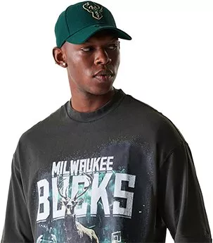 New Era NBA Washed Graphic Milwaukee Bucks T-Shirt