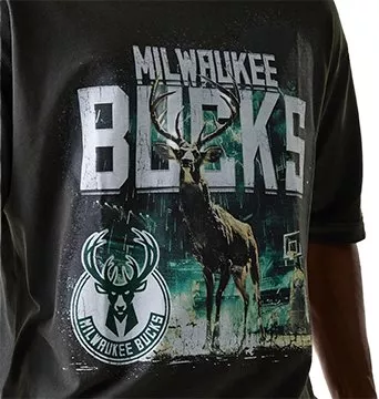 New Era NBA Washed Graphic Milwaukee Bucks T-Shirt