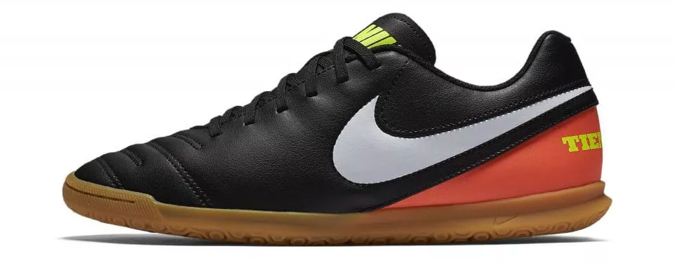 Sálovky Nike TIEMPOX RIO III IC