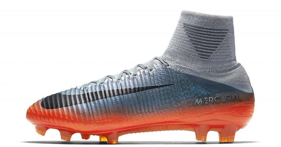 Buty piłkarskie Nike MERCURIAL SUPERFLY V CR7 FG - 11teamsports.pl