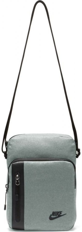 nike core small items 3.0