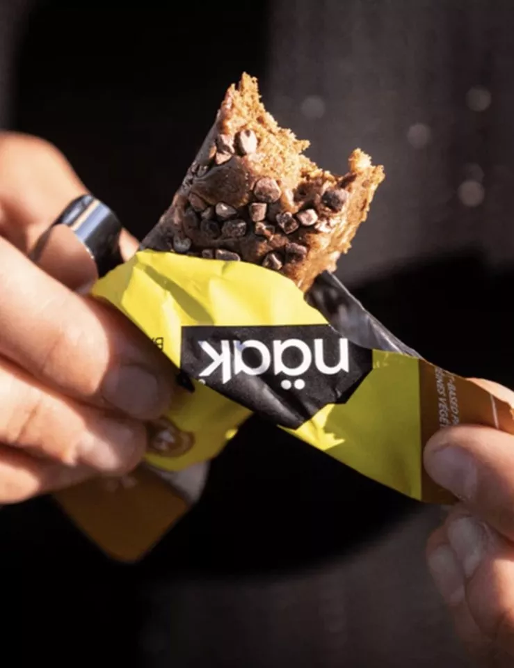Proteínové tyčinky a sušienky Näak Caramel Macchiato Ultra Energy™ Caffeine Bars (12 x 50g) - BOX