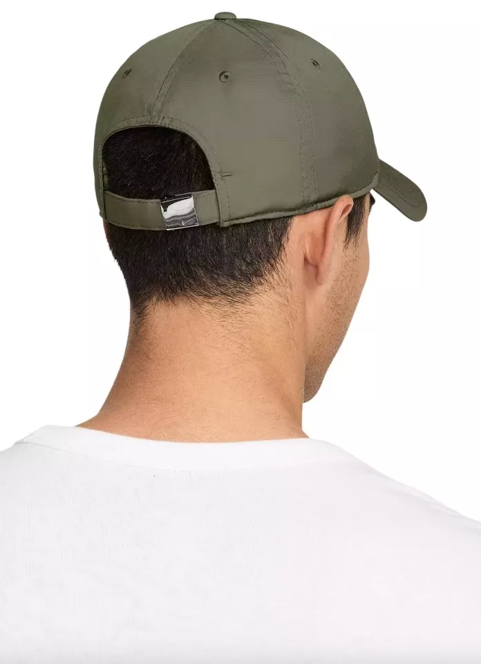Kapa s šiltom Nike Club Unstructured Metal Swoosh Cap