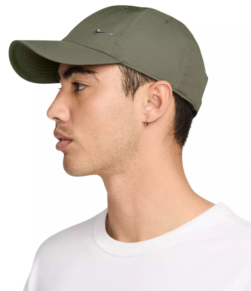 Kapa s šiltom Nike Club Unstructured Metal Swoosh Cap