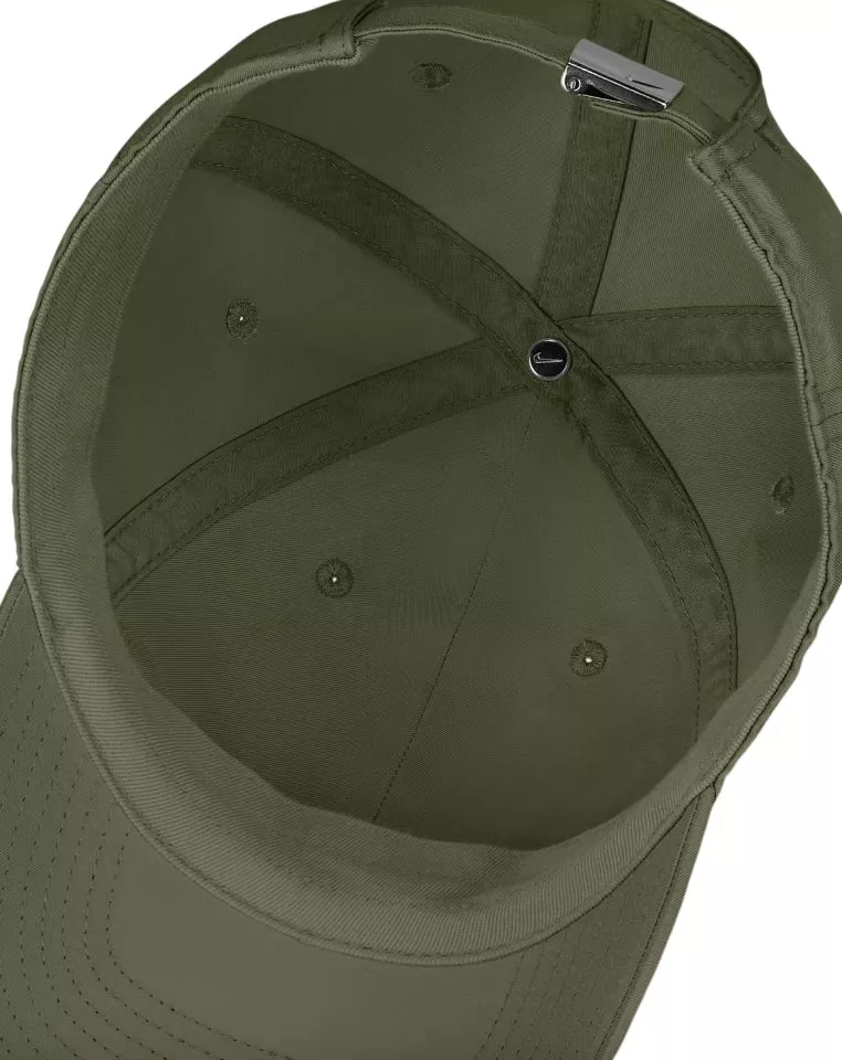 Kapa s šiltom Nike Club Unstructured Metal Swoosh Cap