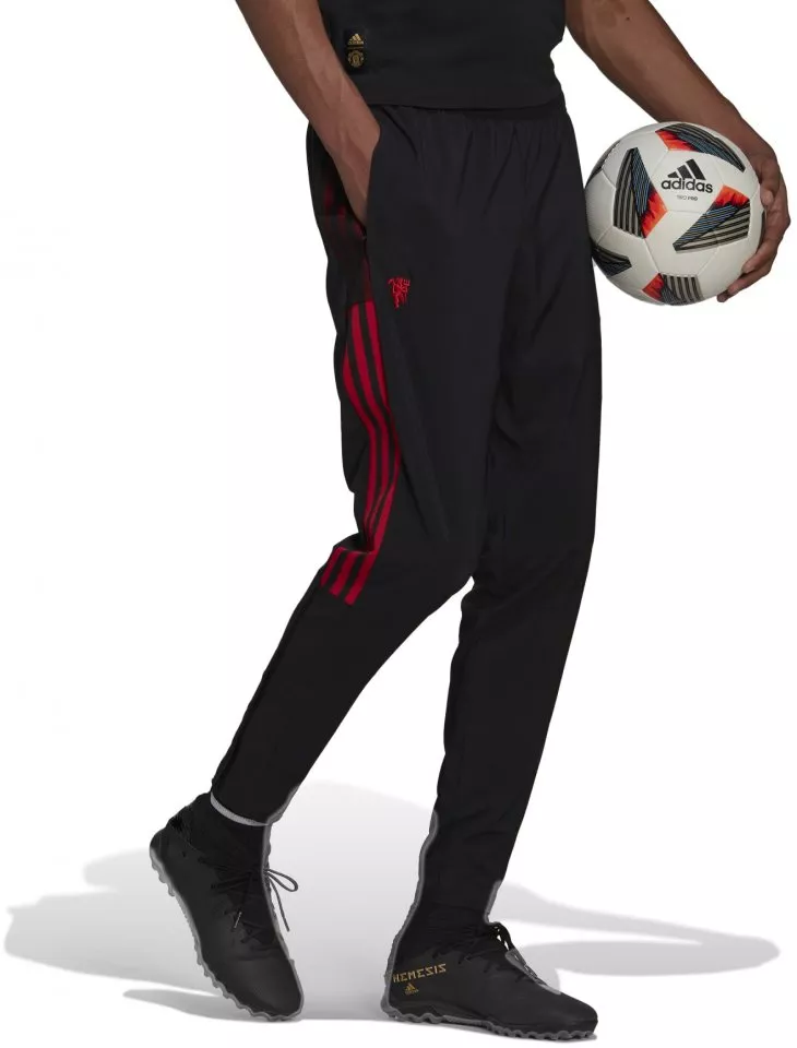 adidas MUFC Q2 WOV PNT Nadrágok