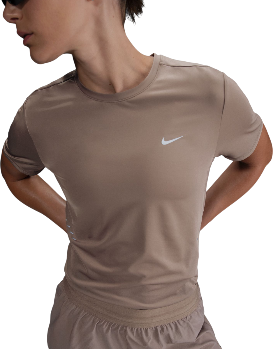 T-shirt Nike Swift