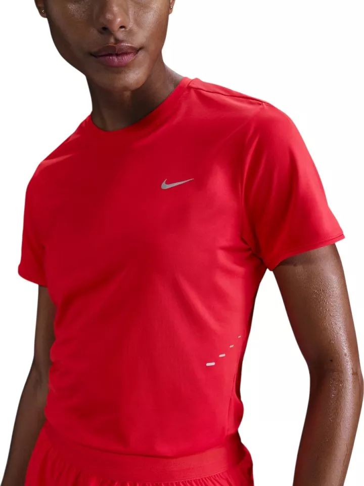T-shirt Nike Swift