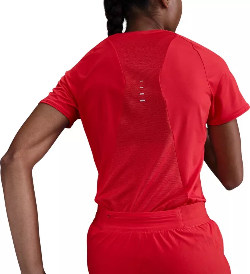 T-shirt Nike Swift
