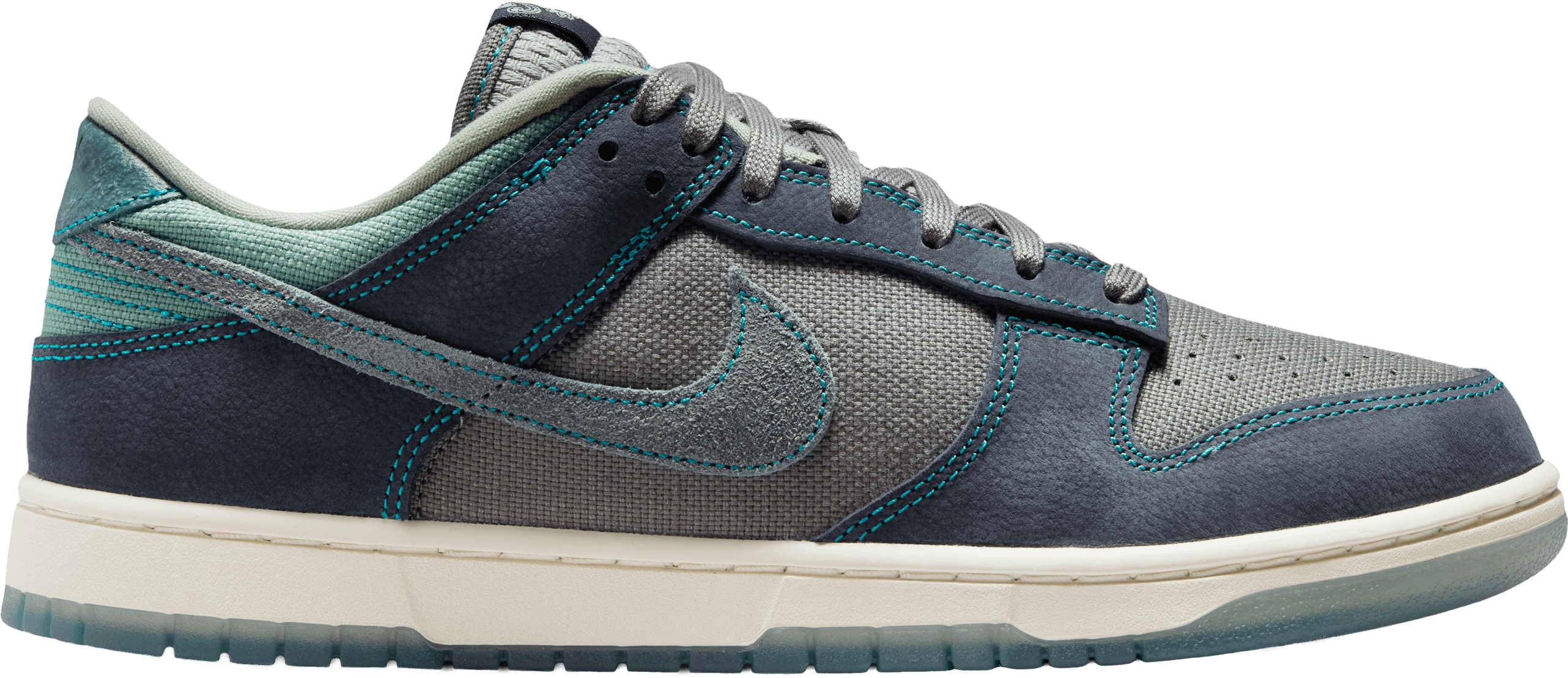 Dunk Low Retro SE Sneaker
