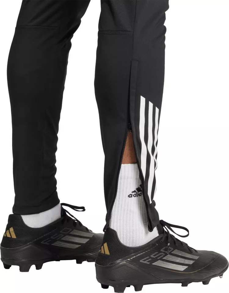 Calças adidas MUFC TR PNT 2025/26