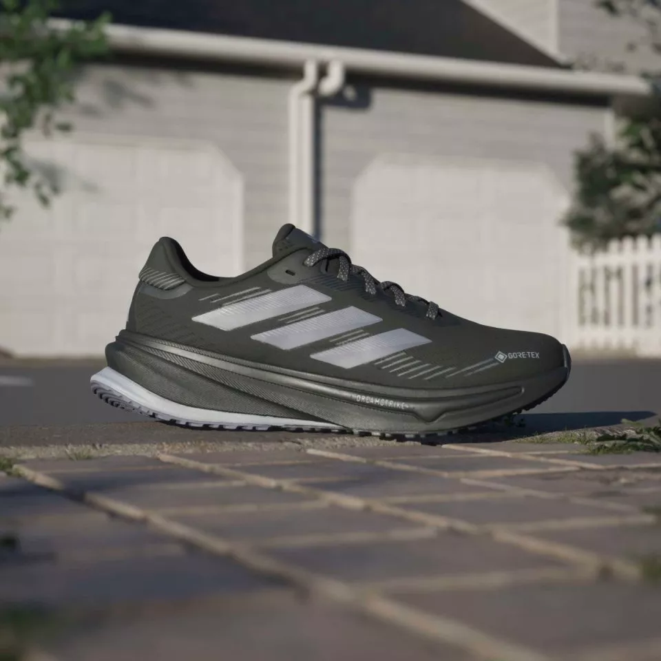 Tekaški copati adidas Supernova Rise GTX
