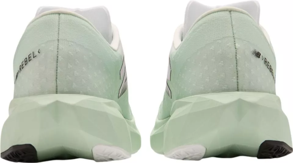 Pánské běžecké boty New Balance FuelCell Rebel v4