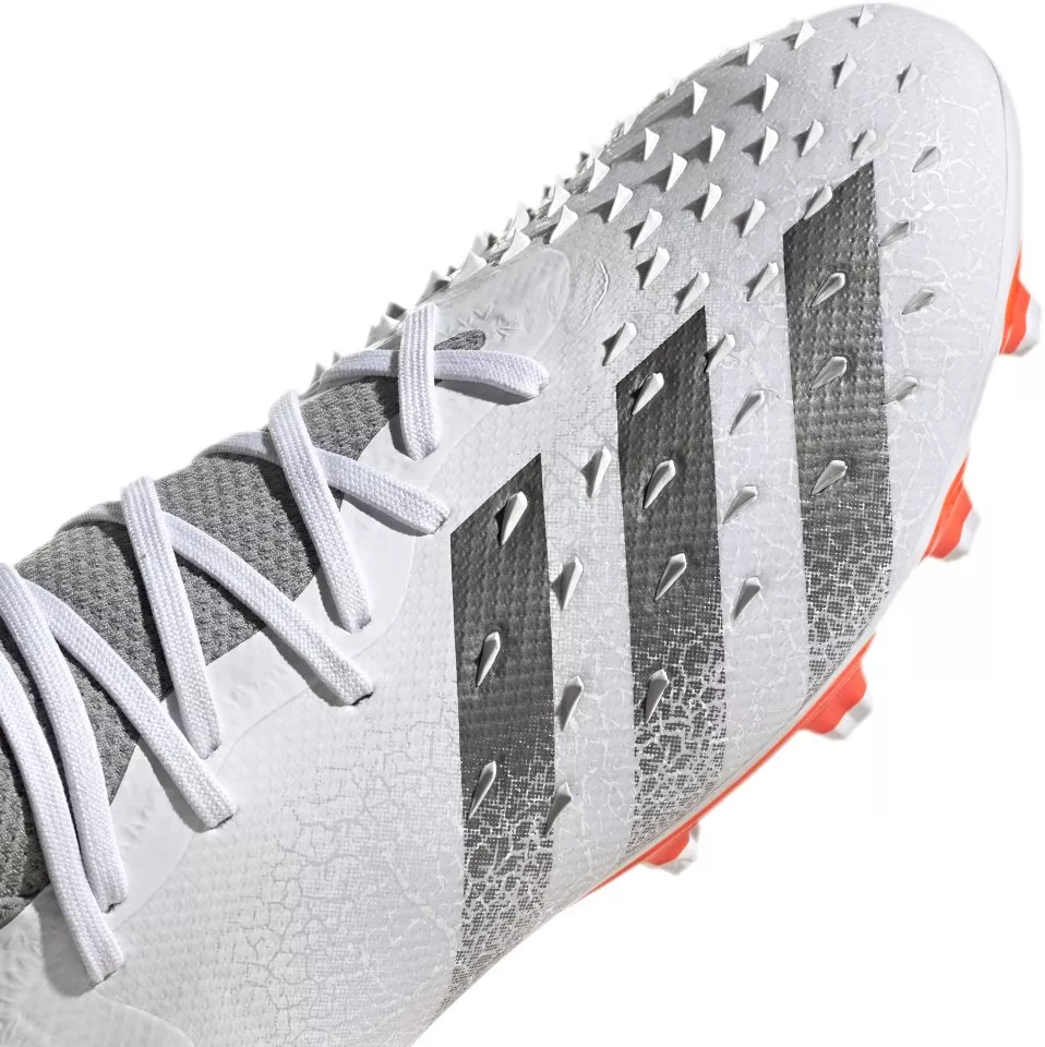 Футболни обувки adidas PREDATOR FREAK .2 MG