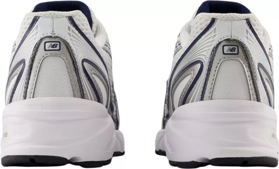 Παπούτσια New Balance 740