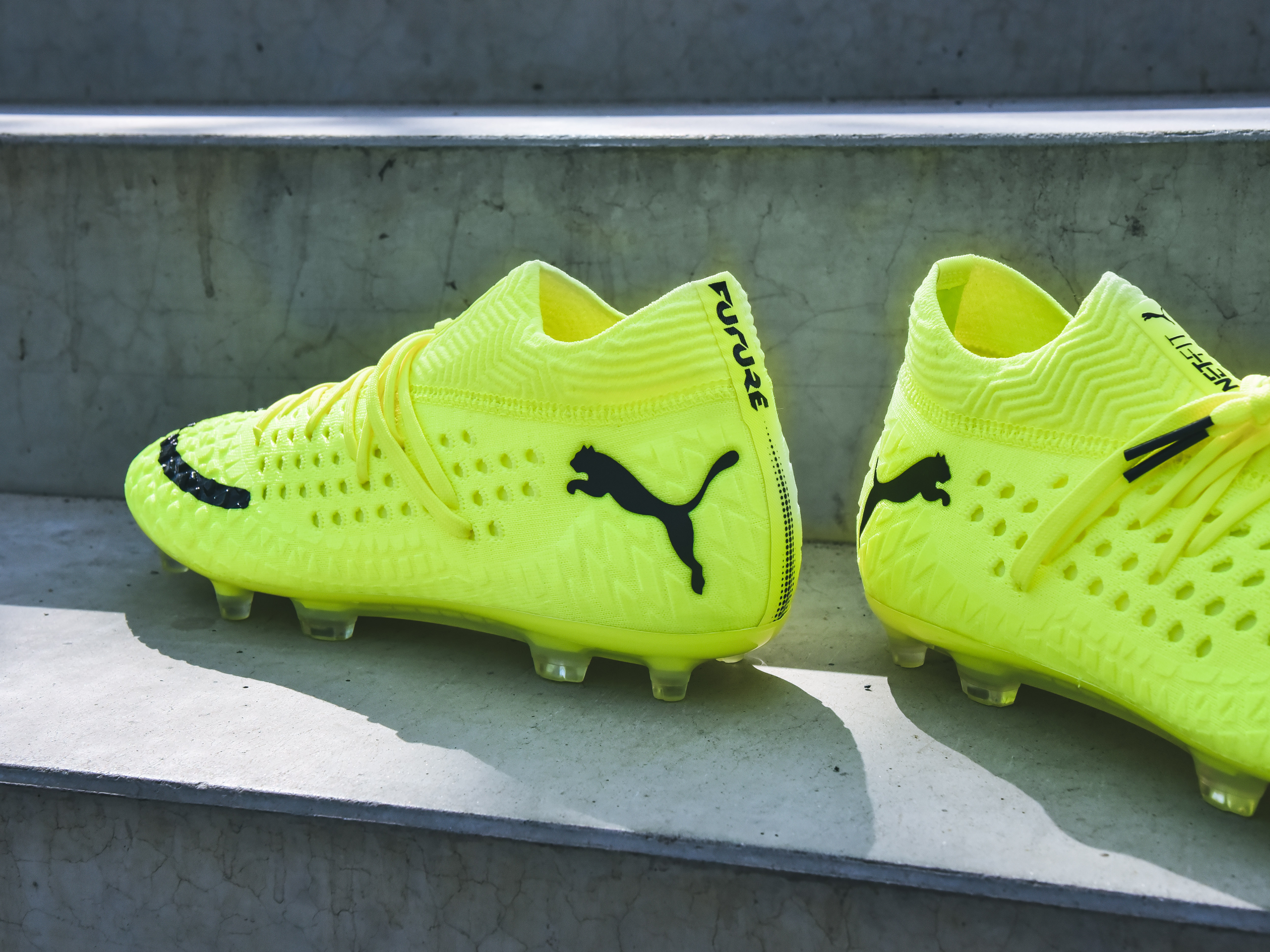 puma smile cleats