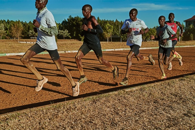 ELIUD KIPCHOGE I MO FARAH OBUJÍ NOVÉ běžecké boty NIKE s 3D tištěným svrškem a zaútočí na nový rekord