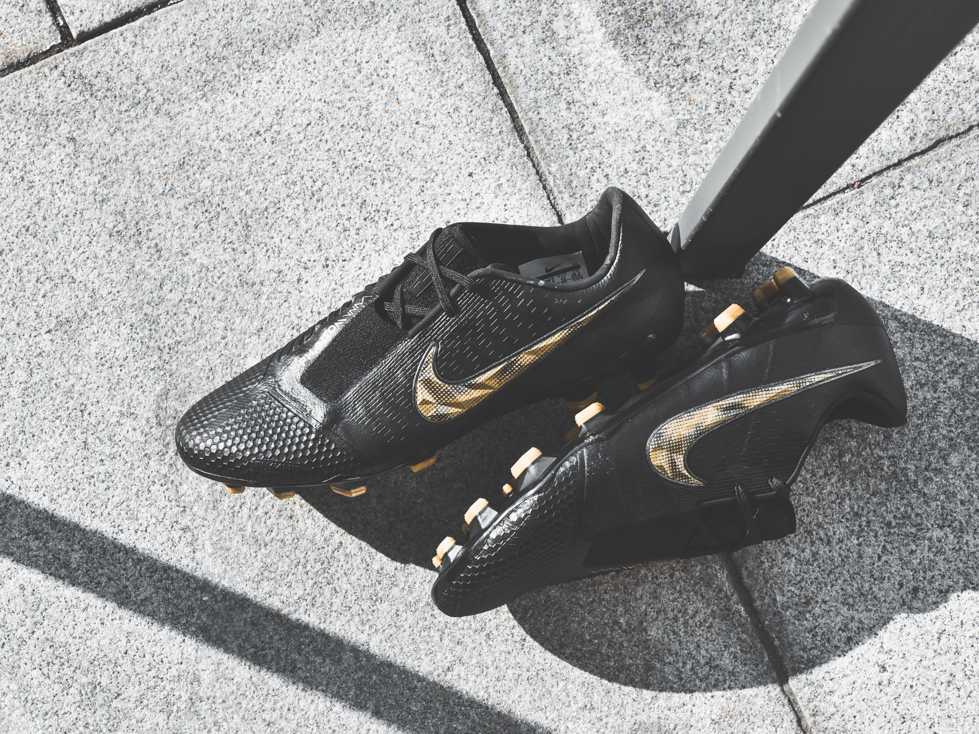 nike black lux phantom venom