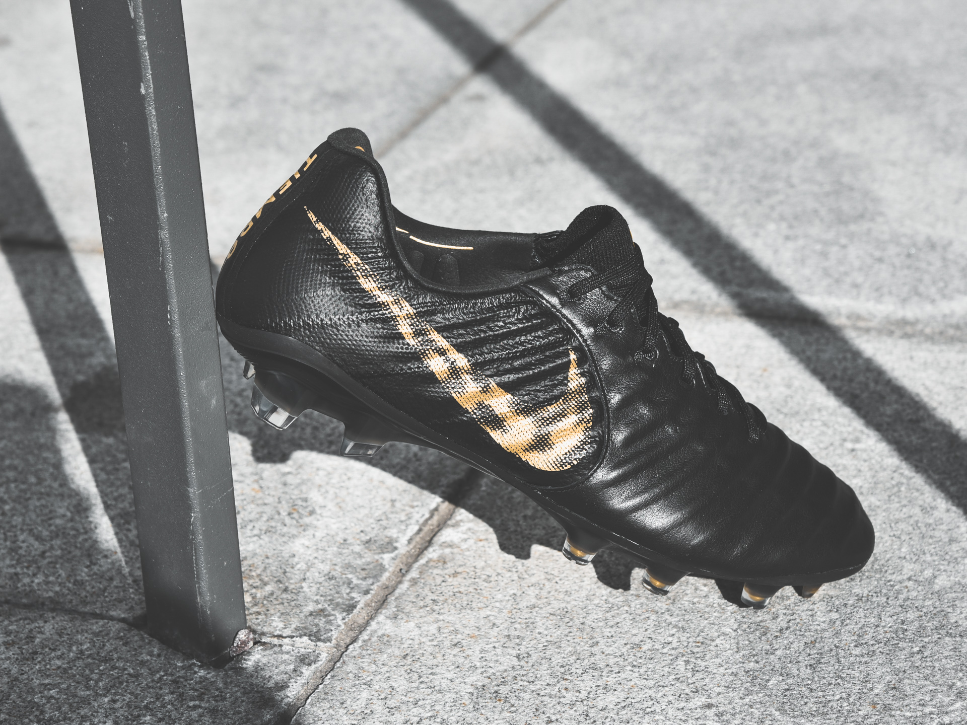 nike tiempo black lux