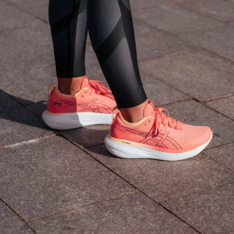 Asics GEL-NIMBUS 25 Futócipő