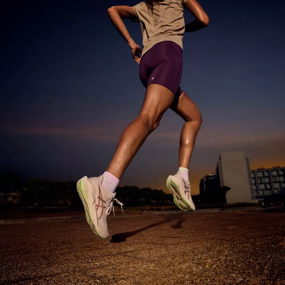 Обувки за бягане ASICS Novablast 6
