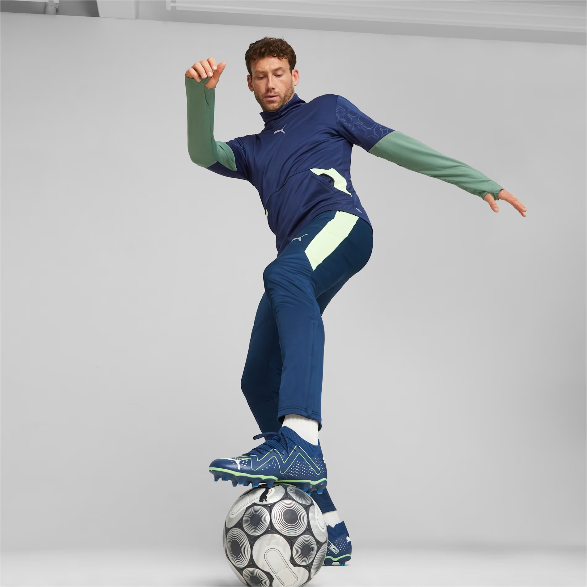 fragment FCRB PRE MATCH TOP（XL） PUMA Future Match FG/AG Energy - Ultra Blue/Yellow Alert
