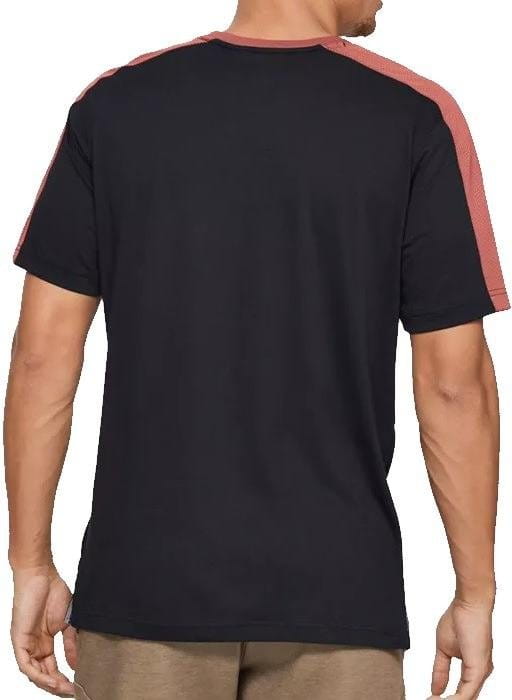 Tee-shirt Under Armour UNSTOPPABLE STRIPED SS T-BLK