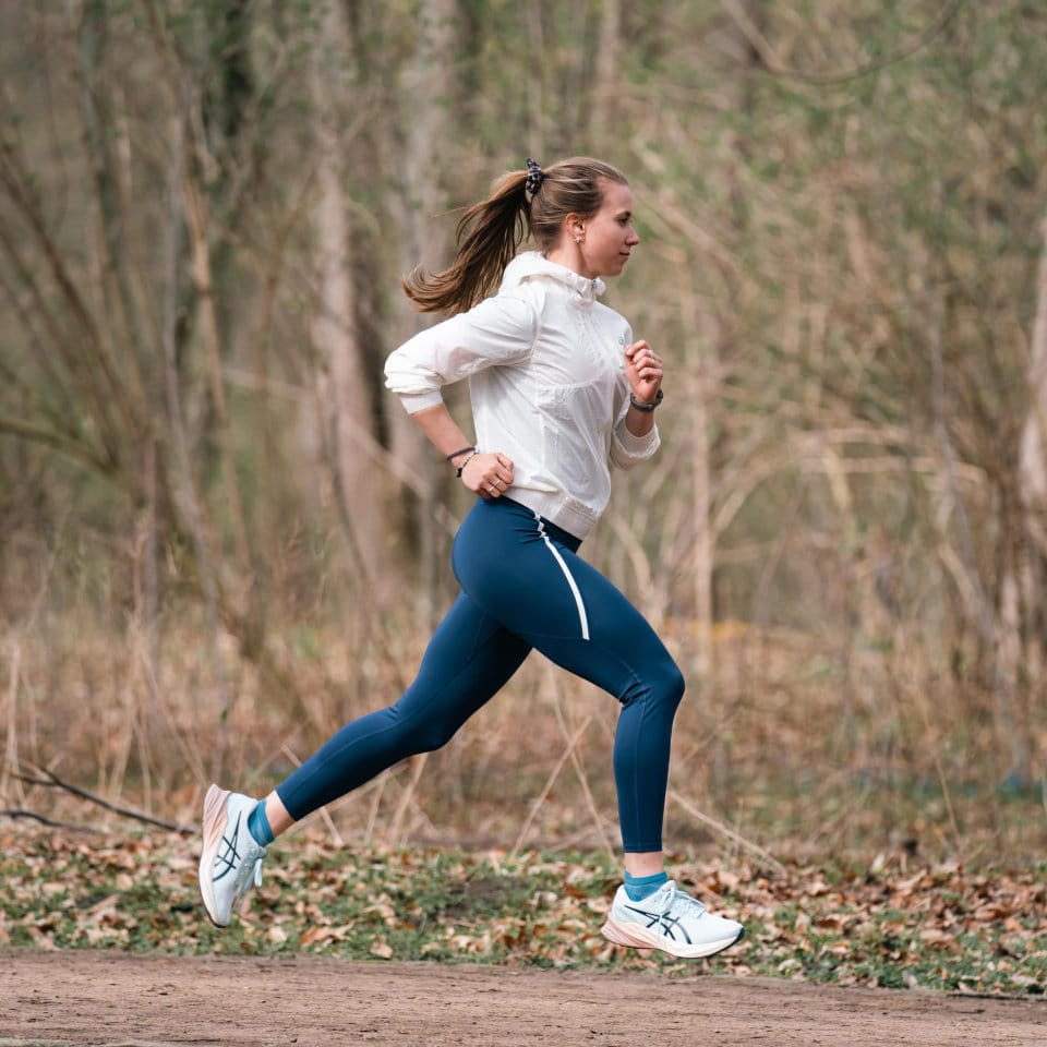 Dámská běžecká bunda s kapicí Asics Nagino