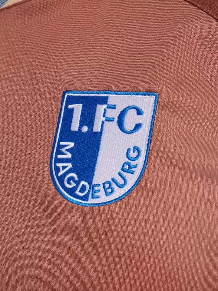 Hummel 1. FC Magdeburg Away 2026/27 Póló