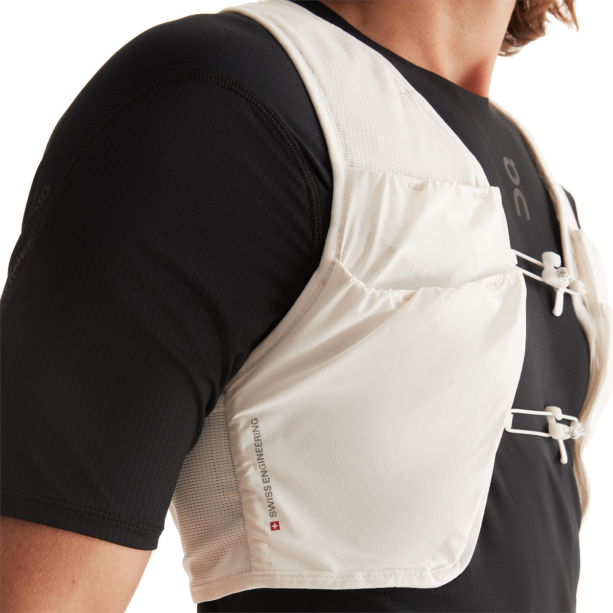 新品未使用　On Ultra Vest 10L Ultra Vest 10L: Trail Running Vest With Removable Pack | On