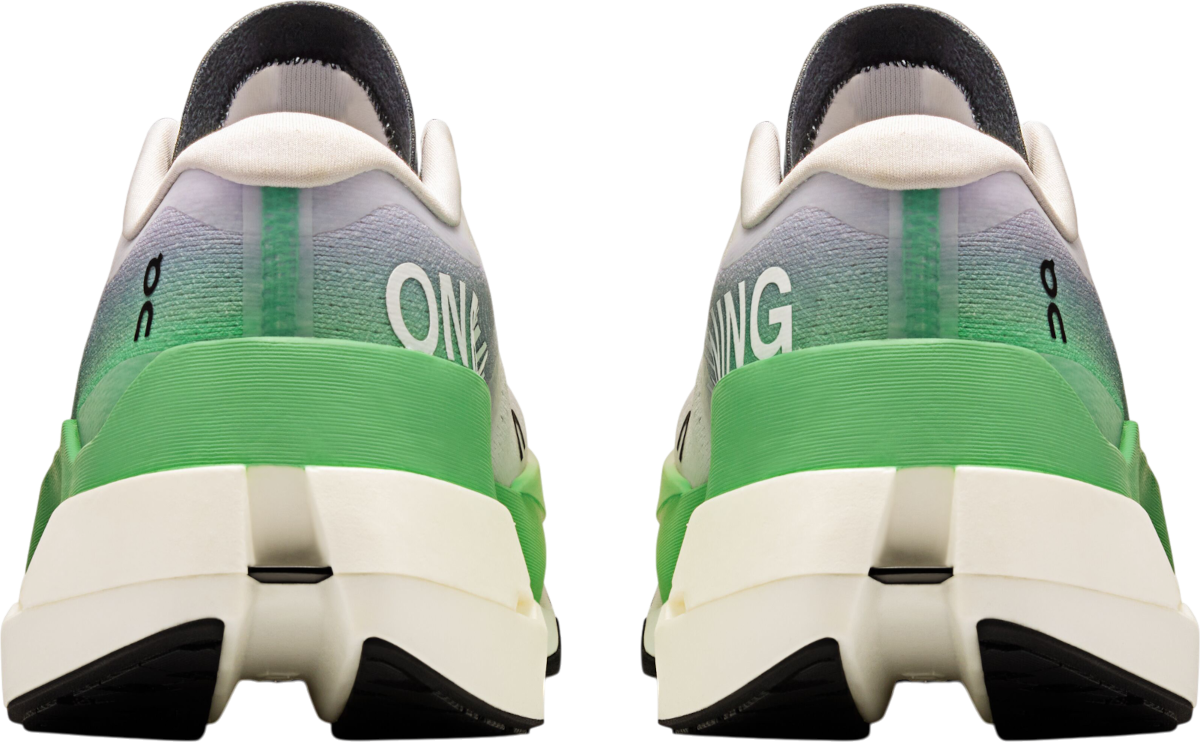 On Cloudboomecho3 ホワイト/グリーン Women's On Running Cloudboom Echo 3 – Fast Break Athletics