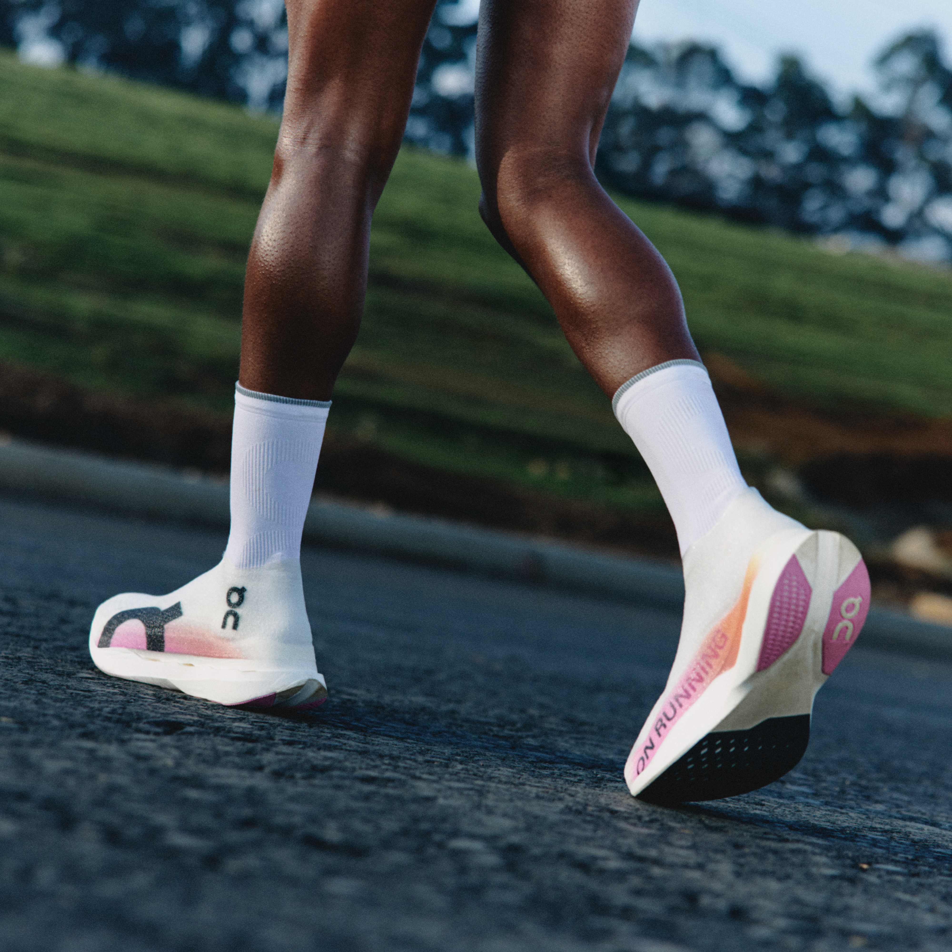 Buty do biegania On Running Cloudboom Strike LS - Top4Running.pl