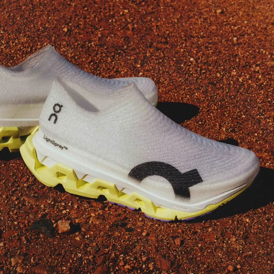 Hardloopschoen On Running Cloudmonster 3 Hyper LightSpray