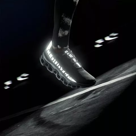 Chaussures de On Running Cloudmonster Lumos