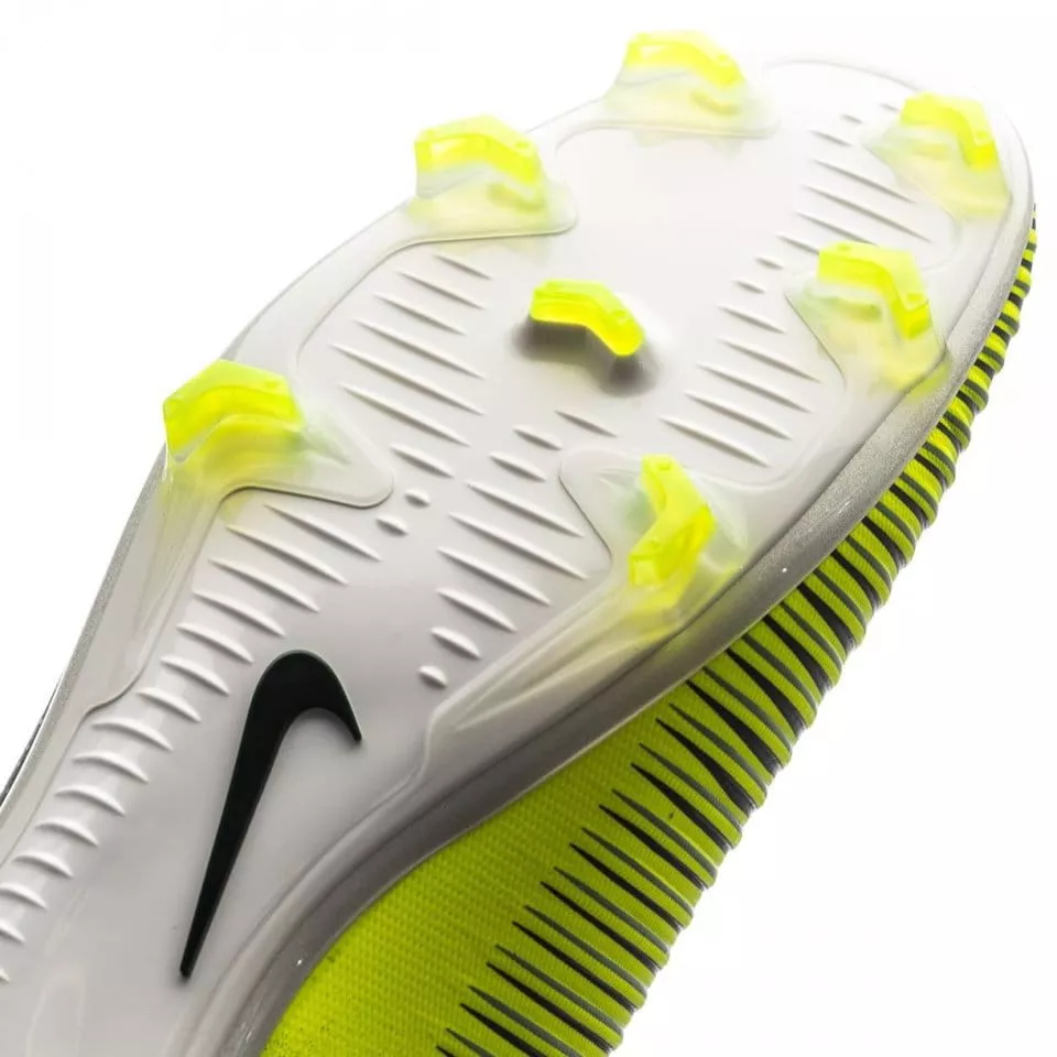 Kopačky Nike MERCURIAL VELOCE III CR7 FG
