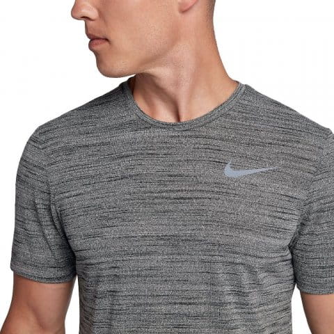 nike essential 2.0