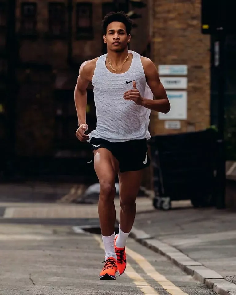 Unisex běžecké tílko Nike AeroSwift (London)
