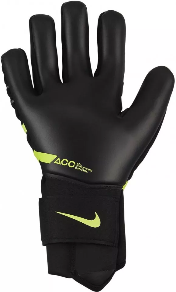Goalkeeper's Nike Phantom Elite Goalkeeper Soccer Gloves