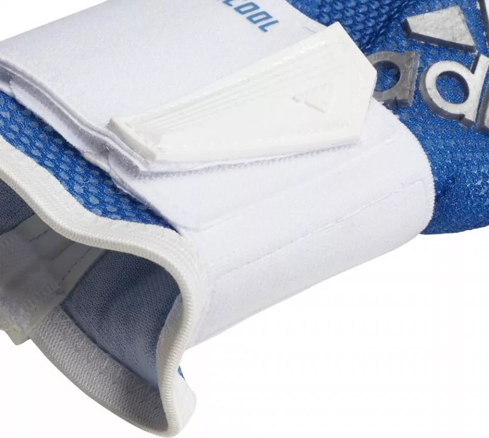 Goalkeeper's gloves adidas predator super cool tw-