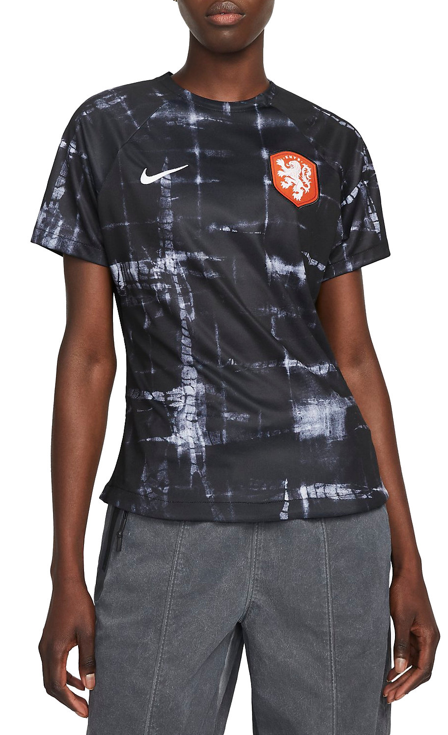 Dámské předzápasové fotbalové tričko s krátkým rukávem Nike Dri-FIT Nizozemsko 2022