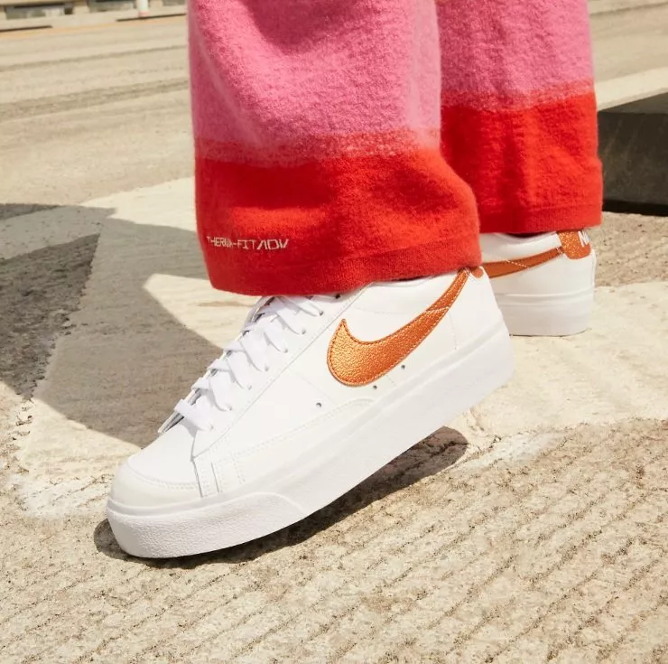 Chaussures Nike Blazer Low Platform Women s Shoes