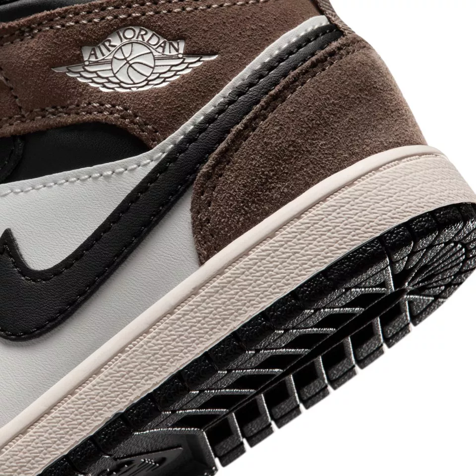 Jordan 1 Mid Cipők