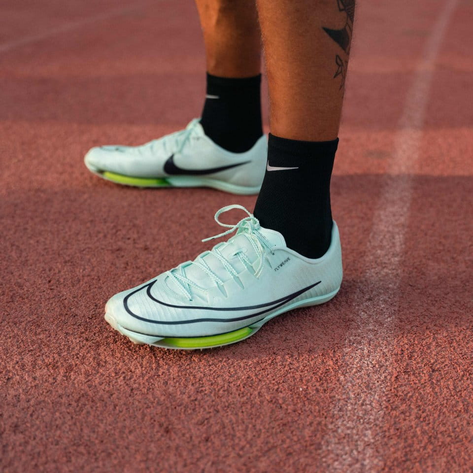 Chaussures de course à pointes Nike AIR ZOOM MAXFLY