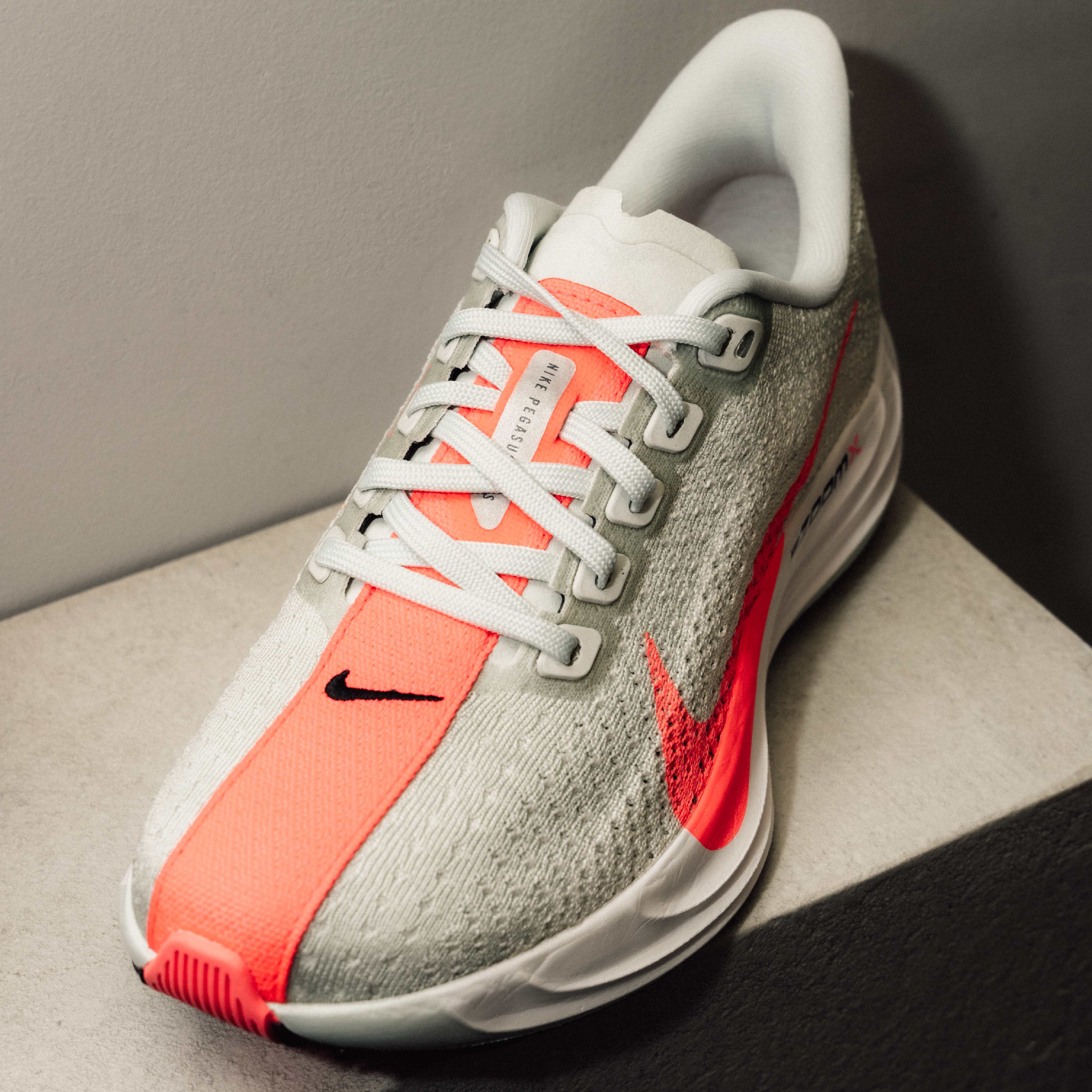 【ユニセックス】NIKE Pegasus Plus Running シューズ Nike Pegasus Plus LV8 Men's Road Running Shoes. Nike JP